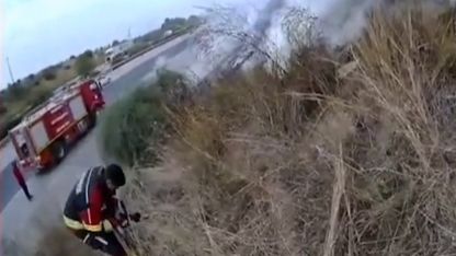 Adana-Mersin otoyolunda kontrolden çıkan otomobil alev aldı