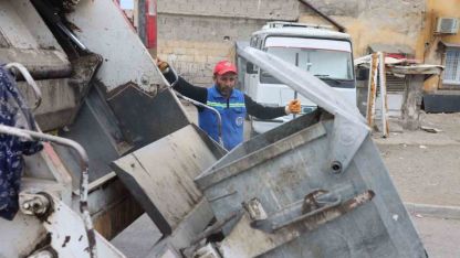 Akdeniz’de çöp konteynerleri yıkanıp dezenfekte ediliyor