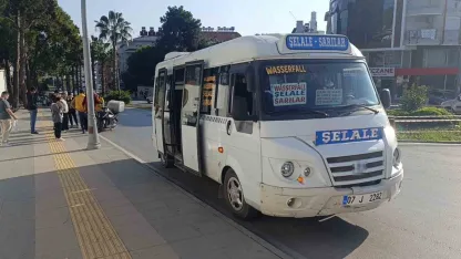 Minibüse çarpmamak için motosikleti devirdi: 1 yaralı