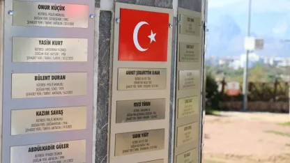 Büyükşehir Belediyesi'nden şehitlere saygı