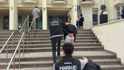 Narkotik polisinden otel odasına baskın; 2 şüpheli tutuklandı