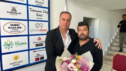 Fethiyespor'da Dinçel'e çiçekli veda