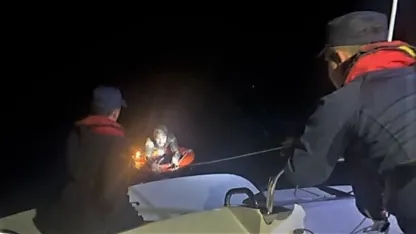 Bodrum açıklarında bitkin düşen düzensiz göçmen kurtarıldı