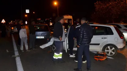 Zincirleme kazada 4 araç birbirine girdi