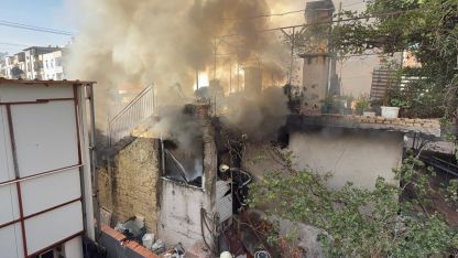 Çifti alevlerin arasından çıkardılar