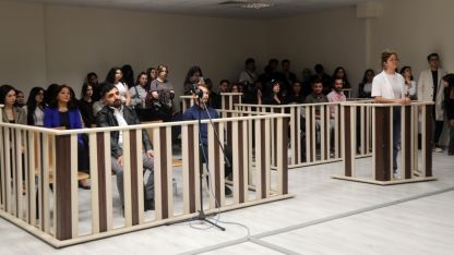 Hukuk öğrencilerinden gerçeğini aratmayan duruşma