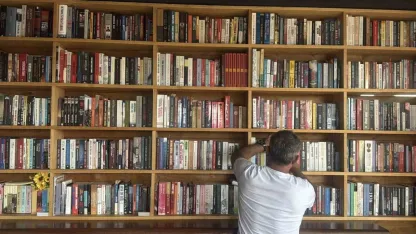 Büfeci değil kütüphaneci oldu!