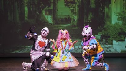 'Dino Ormanı' ile miniklerin neşeli sesleri sahneyi doldurdu