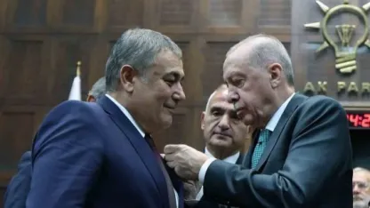 CHP’den istifa eden Aksu Belediye Başkanı Yıldırım AK Parti’ye katıldı