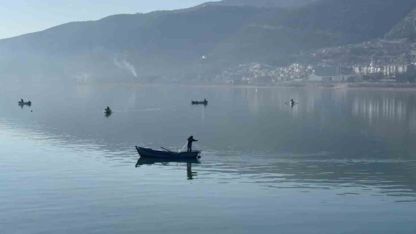 Eğirdir Gölü’nde 300 kaçak kerevit pinteri ele geçirildi