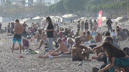 Türkiye soğukla mücadele ederken dünyaca ünlü sahilde yaz görüntüsü