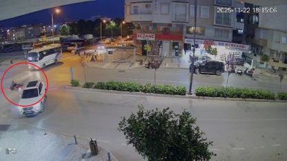 Aracıyla ‘U’ dönüşü yapan sürücünün kararsızlığı motosiklet sürücüsünü hastanelik etti