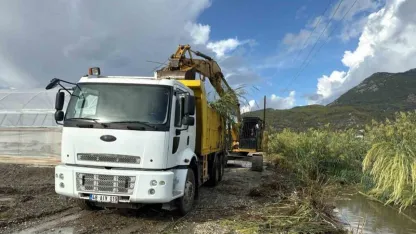 MUSKİ, Fethiye e Seydikemer’de 77 km dere temizliği yaptı