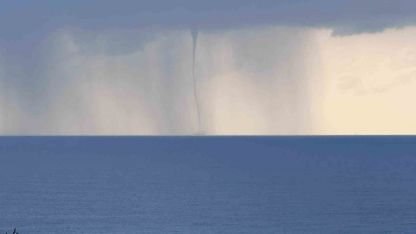 Antalya’da ardı ardına çıkan hortumlar kamerada