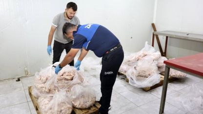 Antalya'da son kullanma tarihi geçmiş 25 ton tavuk ürünü imha edildi