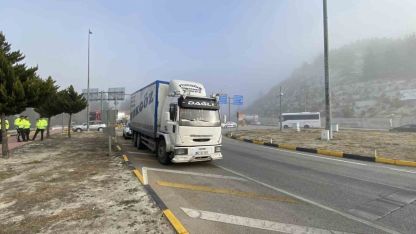 Ters şeritten giderken otomobile çarpıp kaçan sürücü, yakalanınca gazetecilere sitem etti