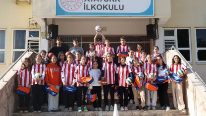 Büyükşehir'den geleceğin sporcularına malzeme desteği