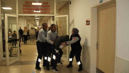 Hastane acilindeki tatbikat gerçeğini aratmadı: Hasta ve yakınları usta oyunculara taş çıkardı