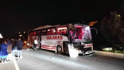 Alanya’da otobüs ile tır çarpıştı: 5 yaralı
