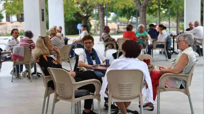 Antalya’da emekli kahveleri ilgi görüyor