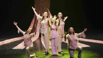 Mersin’de emekli evi üyeleri ‘Ben Anadolu’ oyununa yoğun ilgi gösterdi