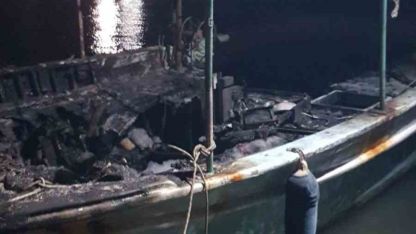 Antalya’da düşen yıldırım 3 tekneyi küle çevirdi