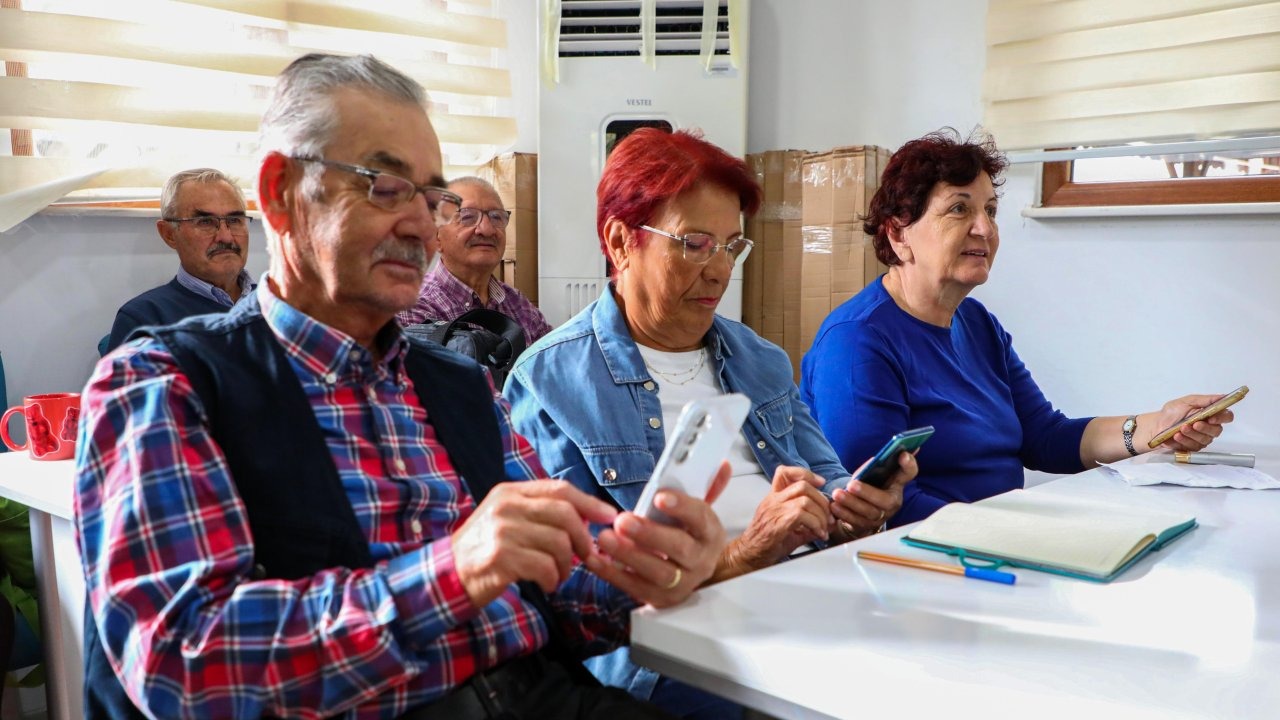 Akıllı telefon kullanımı eğitimine yoğun katılım