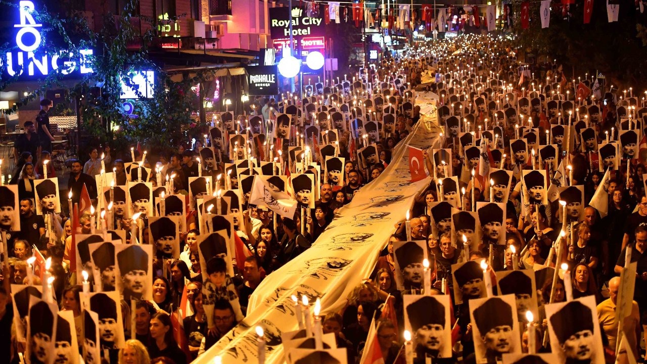 Antalya Ata&#039;ya Saygı Yürüyüşü&#039;nde buluşuyor
