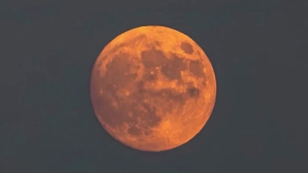 Antalya semalarında &#039;Kunduz Süper Dolunayı&#039; görüntülendi