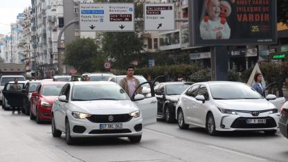 Antalya’da 09.05’te Hayat Durdu: Antalyalılar Ata’sını Saygıyla Andı