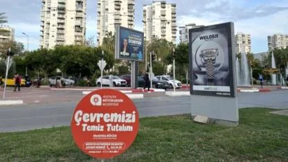 Antalya’da Damnatio Memoriae: Muhittin Böcek’in adı silinirken Büşra Özdemir öne mi çıkıyor?