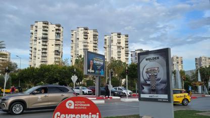 Antalya’da Damnatio Memoriae: Muhittin Böcek’in adı silinirken Büşra Özdemir öne mi çıkıyor?