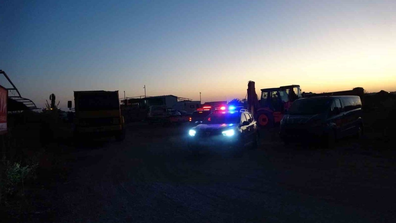 Antalya’da kum hırsızlarına gece baskını: 1 tutuklama, 8 araca el konuldu