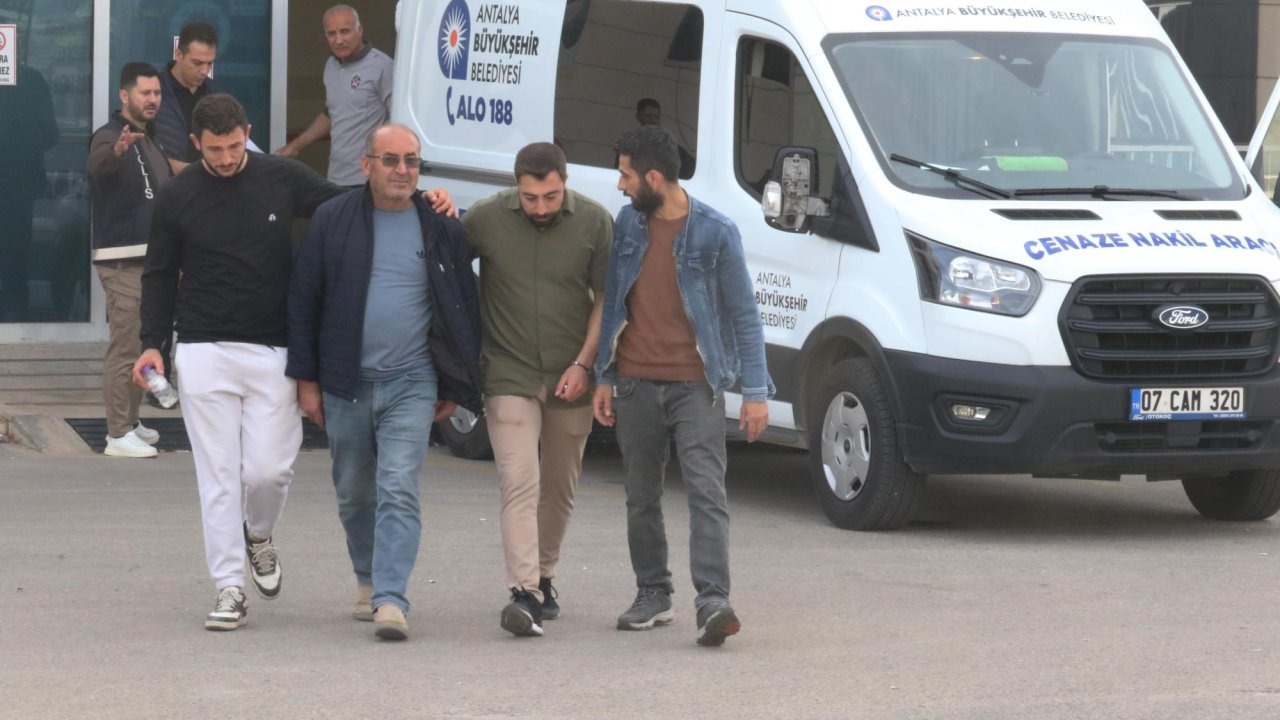 Antalya&#039;da polis memurunun öldürdüğü eşi ve 2 çocuğunun cenazeleri alındı