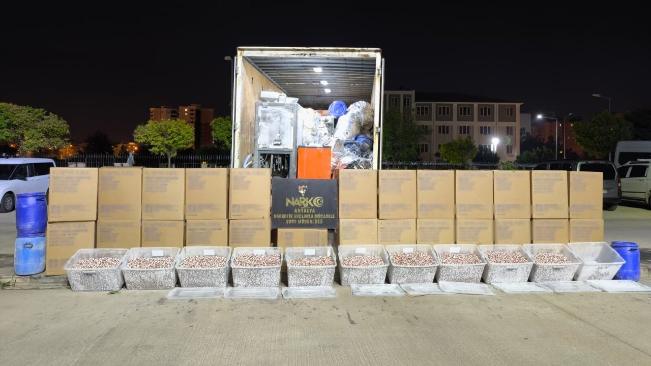 Antalya&#039;da &#039;rekor&#039; uyuşturucu operasyonu; 1 milyon 901 bin hap ele geçirildi