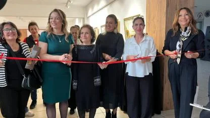 Antalya'da ressam Nadire Akarsu'nun kişisel resim sergisi açıldı