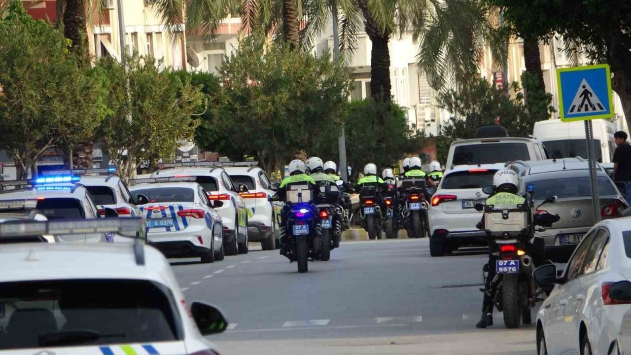 Antalya’da şok denetimde sürücülere ceza yağdı