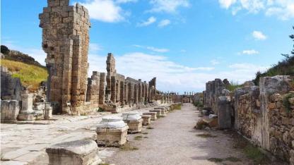 Antalya’nın tarihi hazinesi sonbaharda büyülüyor
