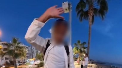 Bankta köpeğiyle oturan yerleşik yabancı kız çocuğu hayatının şokunu yaşadı