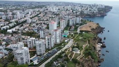 Antalya'da barınma sorunu gençleri uzaklaştırıyor!