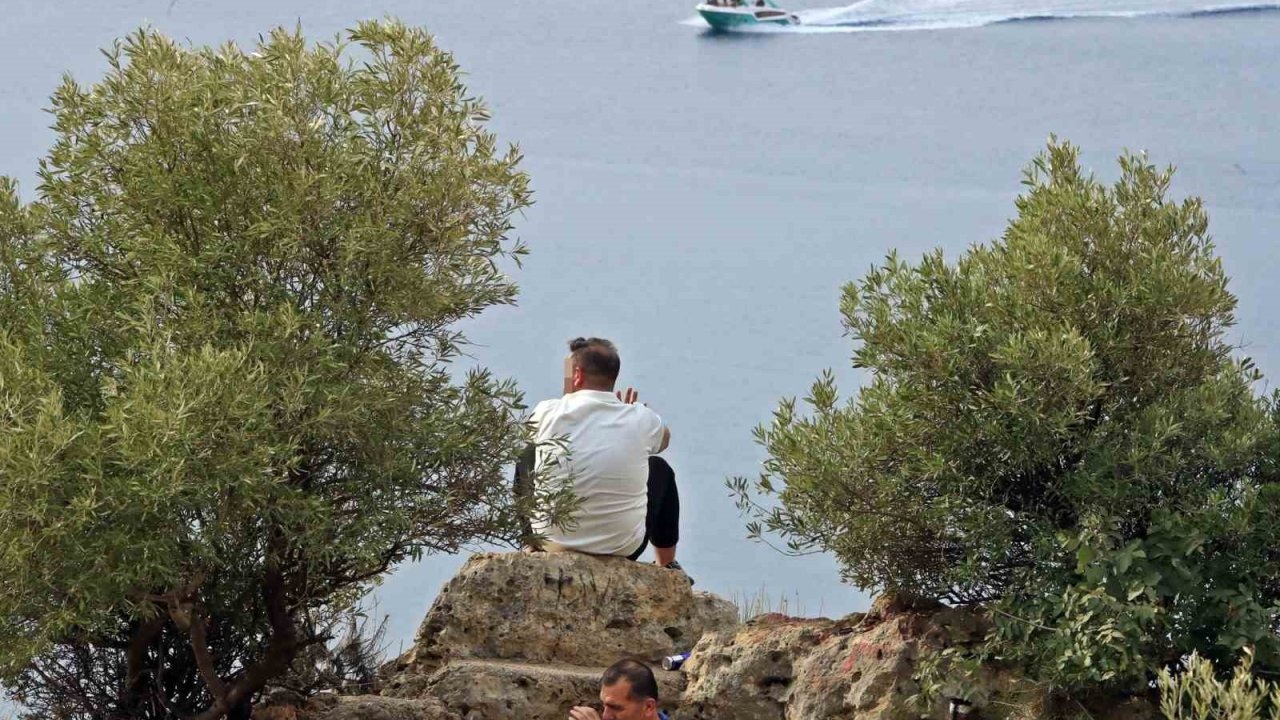 Biri ölümün ucunda, diğerleri manzara keyfinde