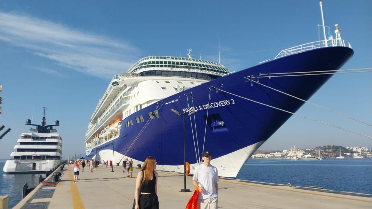 Bodrum&#039;a çifte kruvaziyer ile toplam 1853 turist geldi