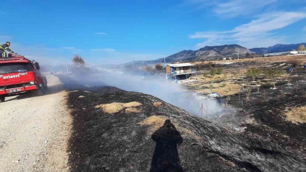 Bucak’ta arazi yangını itfaiye ekiplerince söndürüldü