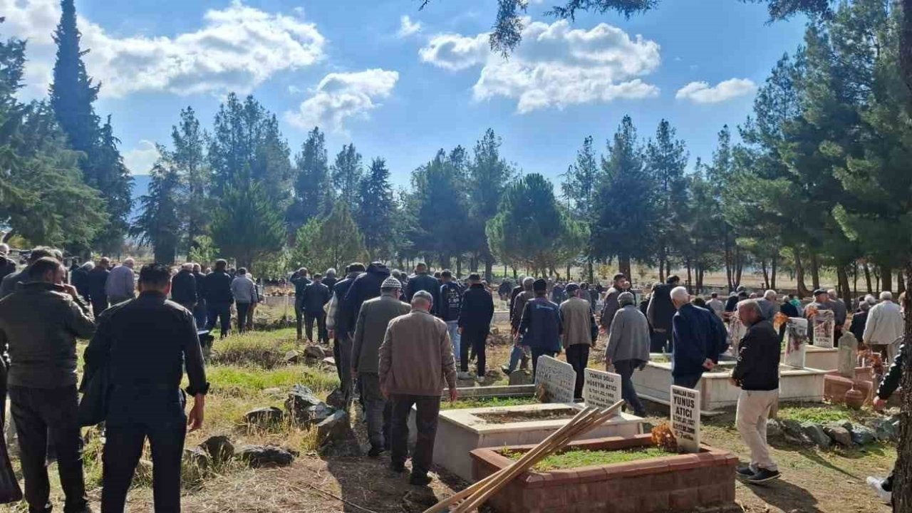 Burdur’da çıkan yangında  hayatını kaybeden yaşlı çift toprağa verildi