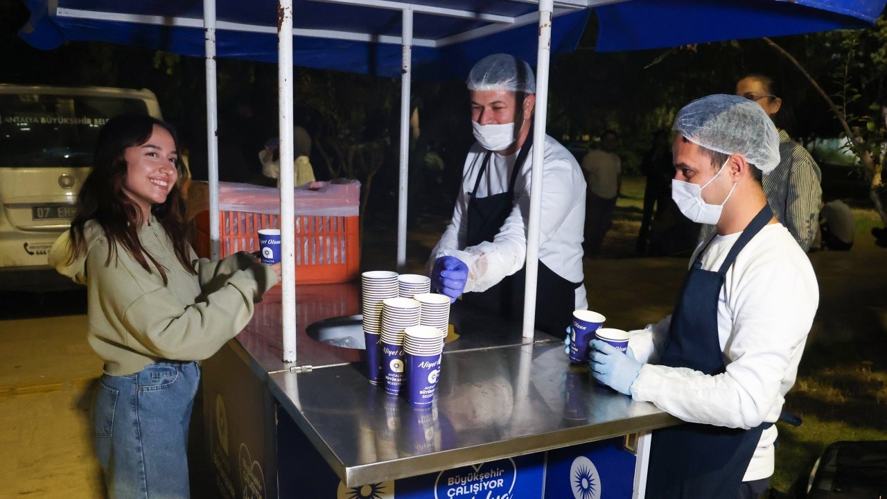 Büyükşehir&#039;den öğrencilere iç ısıtan ikram