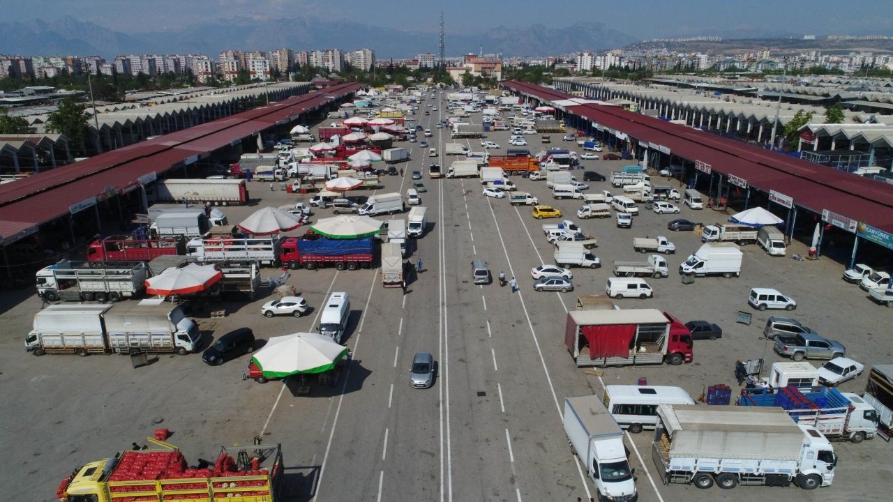 “Çiftçi Hal Kapısında Bekletiliyor”