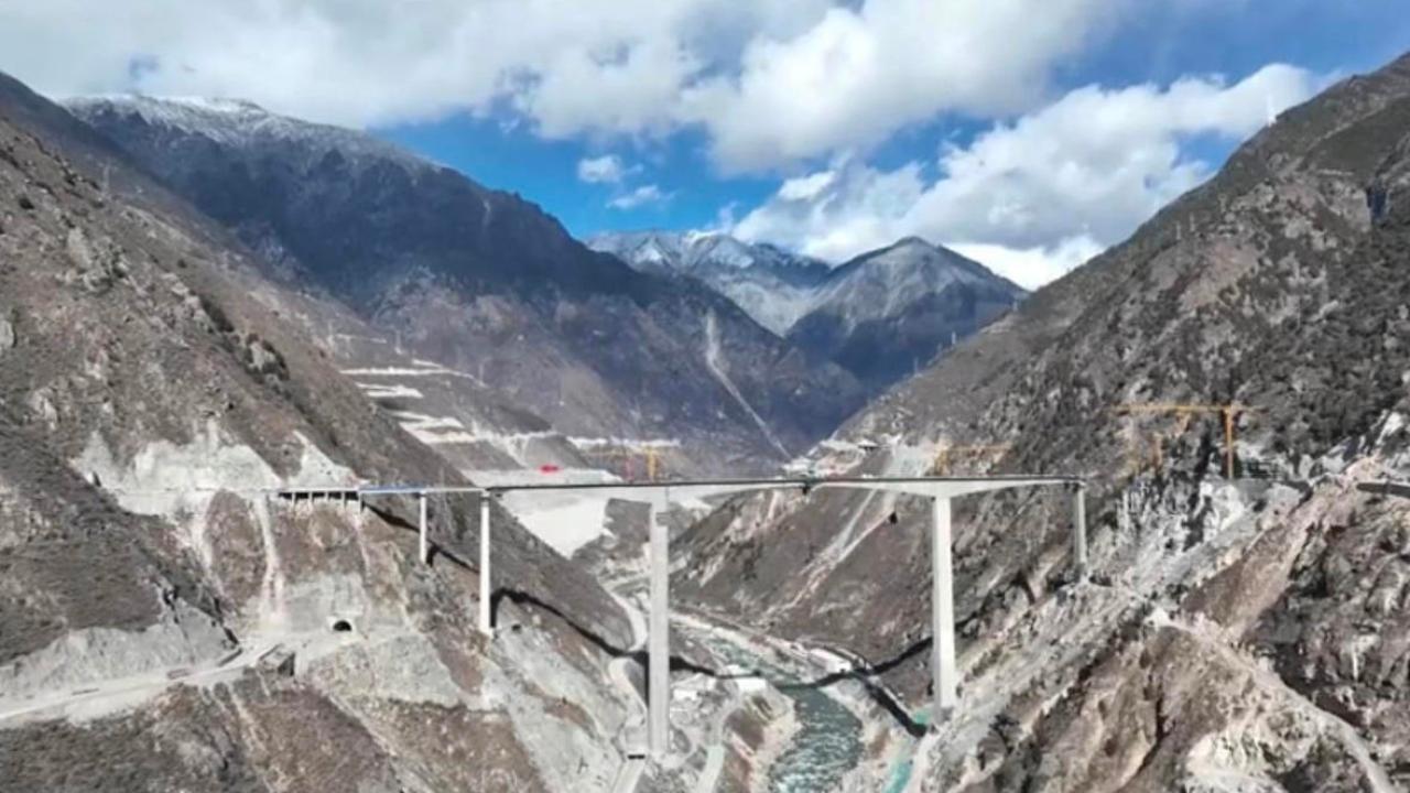 Çin&#039;de köprü çöktü!