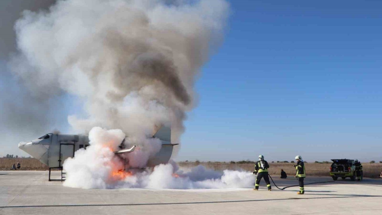 Çukurova Havalimanı’nda uçak kazası tatbikatı gerçeğini aratmadı