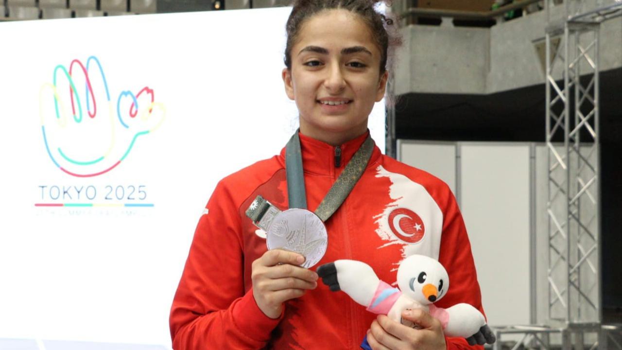 Deaflympics’te ilk madalya Buse Tıraş’tan geldi