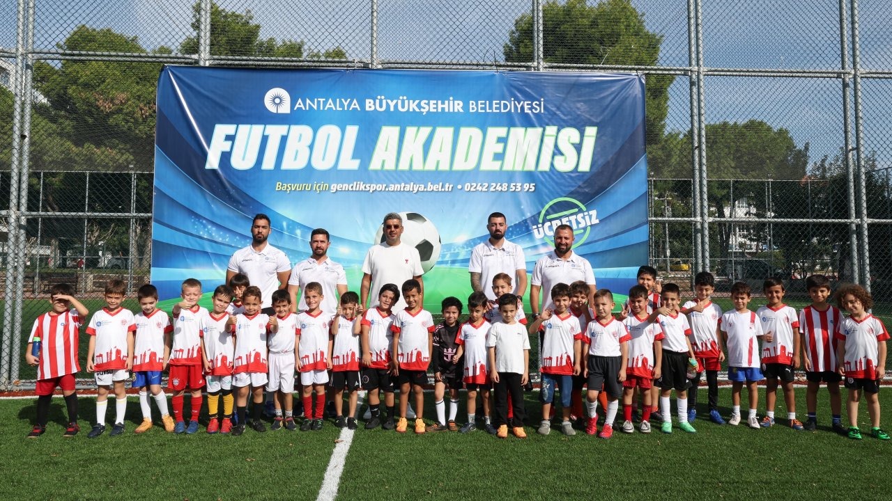 Futbol Akademisi&#039;nde eğitimler sürüyor